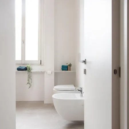 The Rent - Two-bedroom In Navigli Area Appartamento