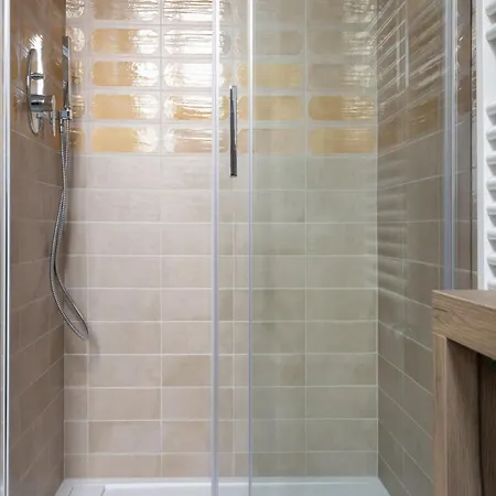 The Rent - Two-bedroom In Navigli Area * Μιλάνο