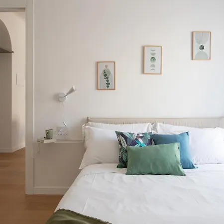 The Rent - Two-bedroom In Navigli Area Appartamento